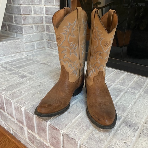 Men’s Size 10 Ariat Boots - Picture 1 of 2
